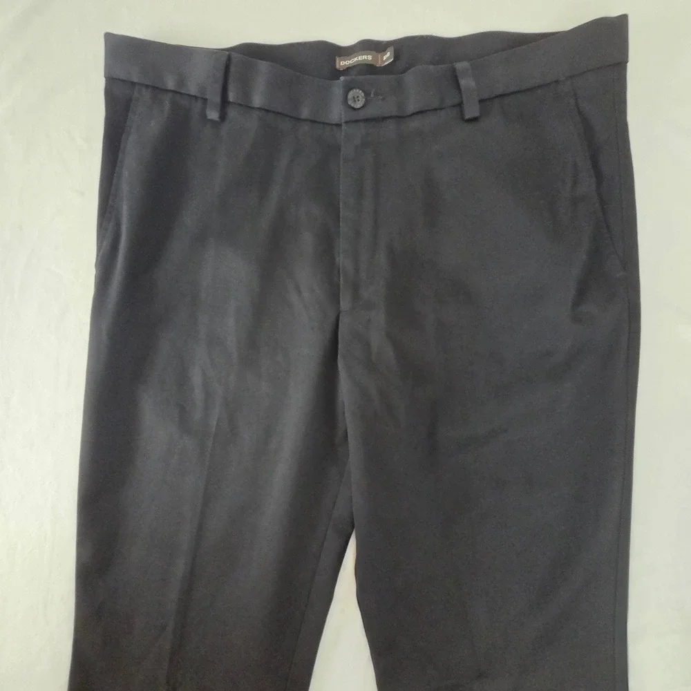 Dockers D2 Straight Fit Chinos Mens 38x32‎ Black Flat Front 100% Cotton Pants
